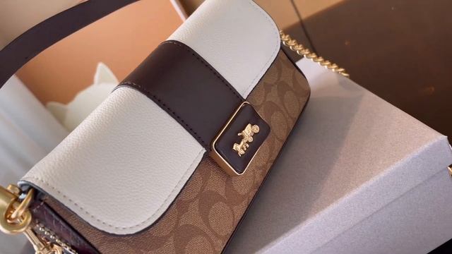 COACH Coach MORGAN series Baguette Bag Handbag Shoulder Messenger Bag смотреть онлайн