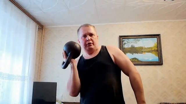 Три раза перекрестился правой рукой с ПУДОВОЙ гирей смотреть онлайн