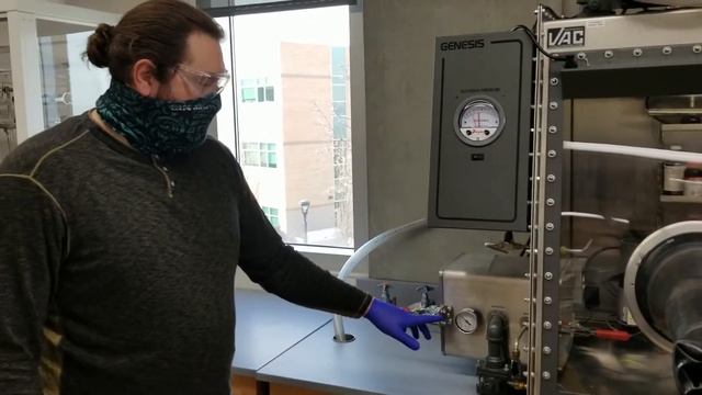 Glove Box Demonstration смотреть онлайн