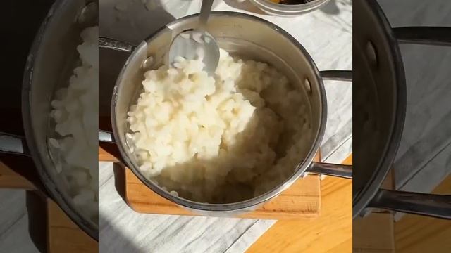 Рисовая каша на миндальном молоке с сухофруктами