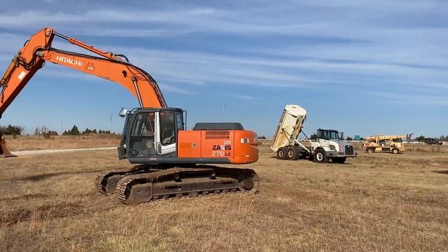Hitachi ZX270LC-3 Excavator смотреть онлайн