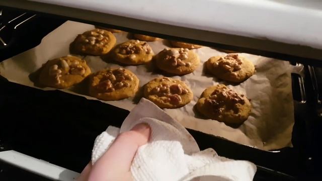 Low calorie Nesquik and Reese White Choc Oatmeal cookies | No protein powder needed! смотреть онлайн