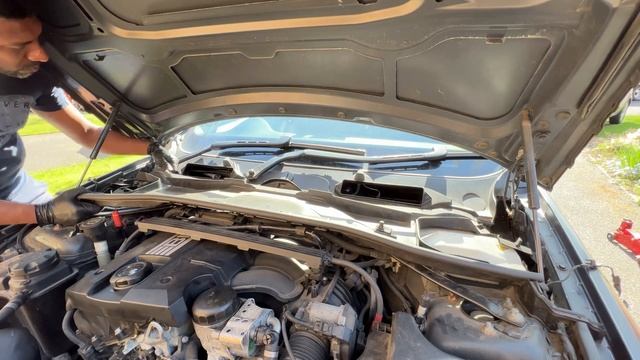 4K UK HOW TO CHANGE | REPLACE SPARK PLUG BMW E90 318 320 325 330 | FILTER REPLACE | iPhone 13Pro смотреть онлайн