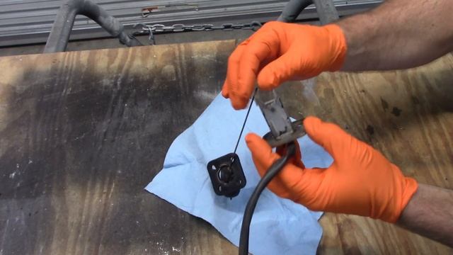 Motorcycle gas tank lined with por15. Reassembly. смотреть онлайн