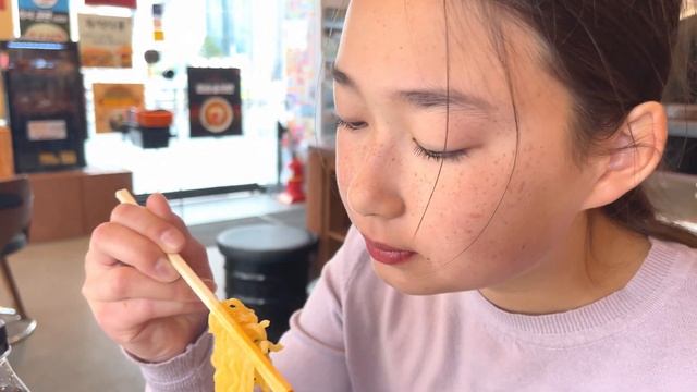 NO STAFF in a Korean Ramen Restaurant??? смотреть онлайн