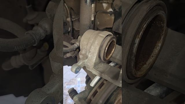 Первая замена колодок Haval Jolion. Заводские косяки при сборке. смотреть онлайн