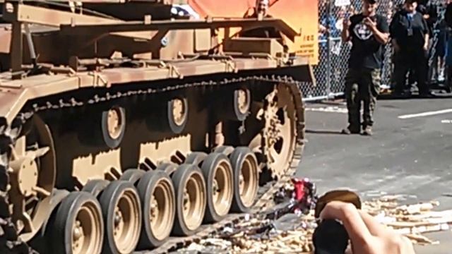 Panzer 3 crushing things - Seattle 9/4/2016 смотреть онлайн