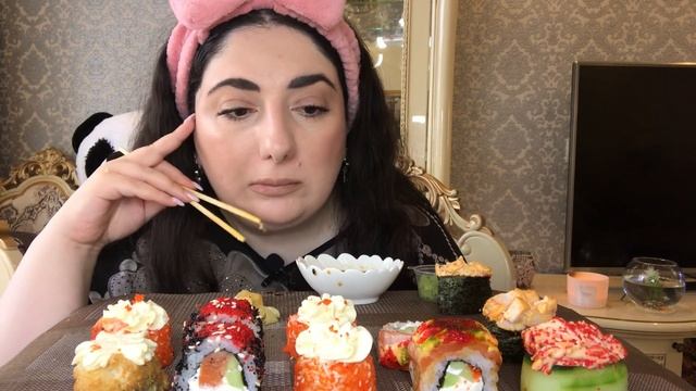 МУКБАНГ РОЛЛЫ 🍣 / ТАК КТО ЖЕ ЭТОТ БРУТАЛЬНЫЙ МУЖЧИНА?! / MUKBANG SUSHI ROLLS / not ASMR смотреть онлайн
