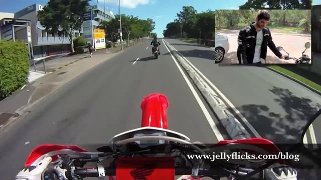 Jelly Flicks - Suzuki SFV650U Gladius Review смотреть онлайн