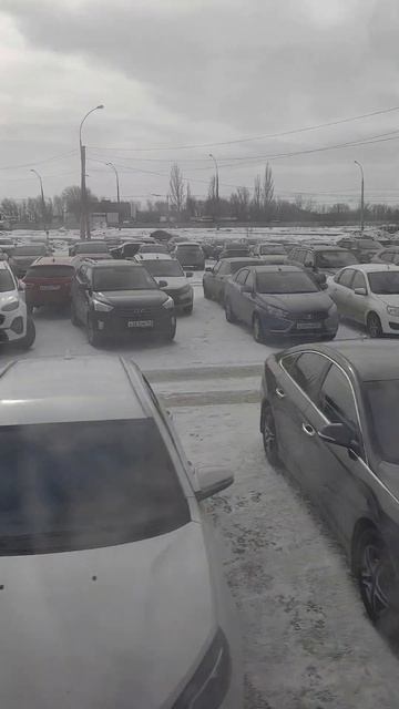 На чем ездят сотрудники АвтоВАЗа? проехал по заводской парковке смотреть онлайн