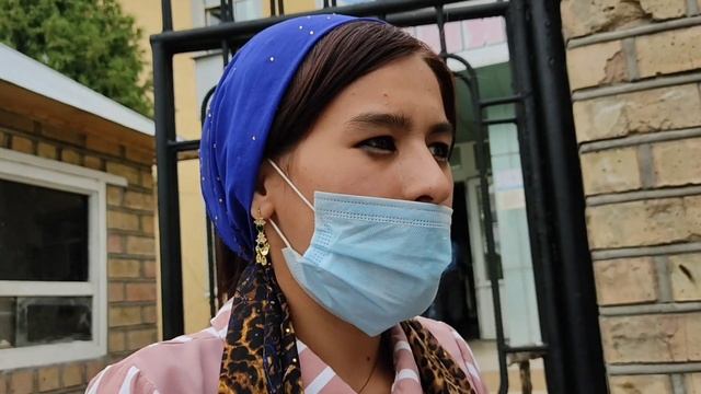 Бауыржан - Көчөдө калган Өзбек кыз Ыйлап Милицияканада жардам сурап дагы чакырды смотреть онлайн