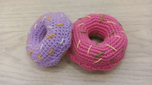 Вяжем пончик крючком 🍩