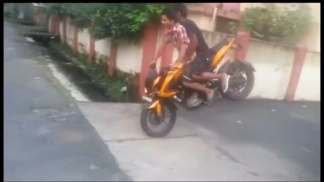 pulsar 200ns stuntt in gulzarbagh godda by wagish rackerss wagish godda смотреть онлайн