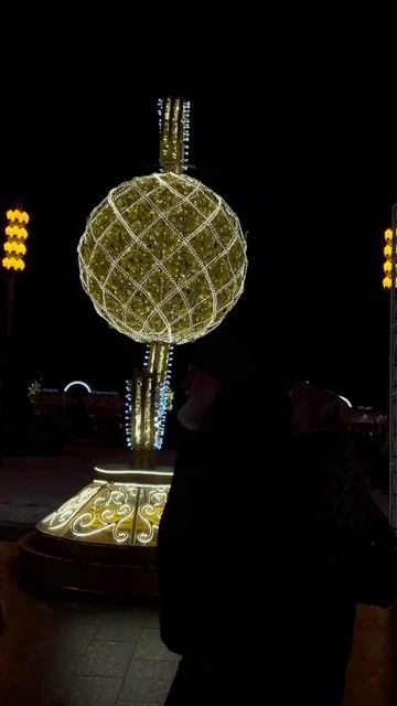 Москва, Россия #москва #россия #январь2025 #новыйгод #зима2025 #прогулкипомоскве #праздник #столица смотреть онлайн