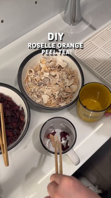 I TRIED Chinese Sauerkraut Fish! смотреть онлайн