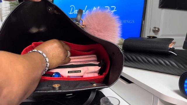 What’s in my Bag? 🍒COACH City Tote featuring cherry collection 🍒 смотреть онлайн
