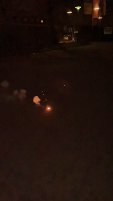 EXTREME STROBOSKOP FONTÄNE!!😍 VORFREUDE auf SILVESTER💥 #feuerwerk #pyroextrem #ytshorts #böller смотреть онлайн