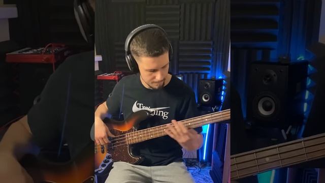 Daði Freyr - Think About Things (Bass Cover) смотреть онлайн