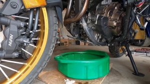 Honda Africa Twin CRF 1000 Oil Change - Manual transmission