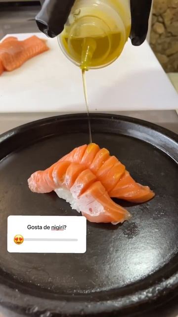 Nigiri de salmão trufado😋 смотреть онлайн