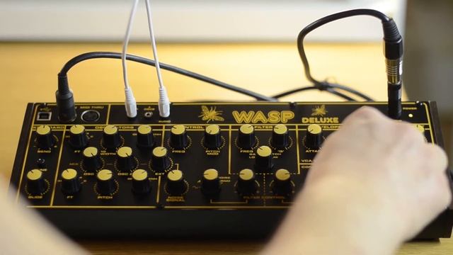 Behringer WASP Deluxe смотреть онлайн