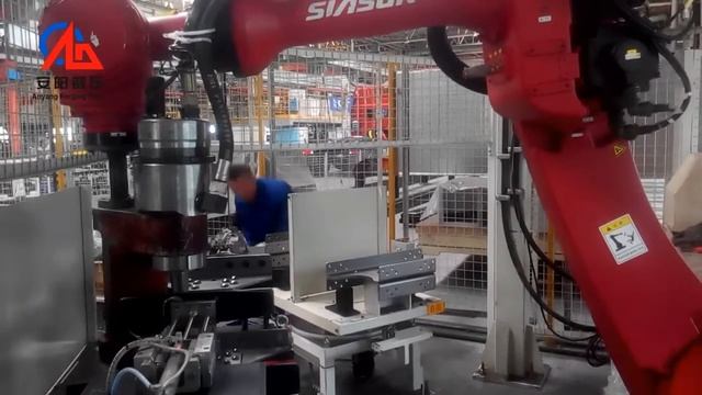 Automatic riveter(rivetting machine) rivet truck frame смотреть онлайн