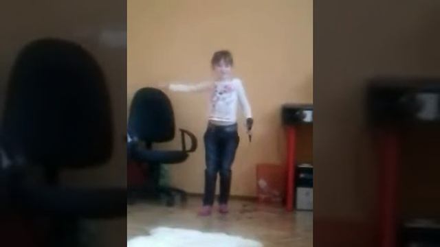 Камилка поёт.avi смотреть онлайн