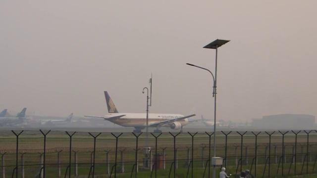 Singapore Airlines Boeing 777-300 9V-SYF смотреть онлайн