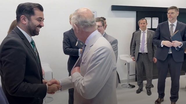 King hails ‘fantastic’ climate technologies as he opens Dubai science campus смотреть онлайн