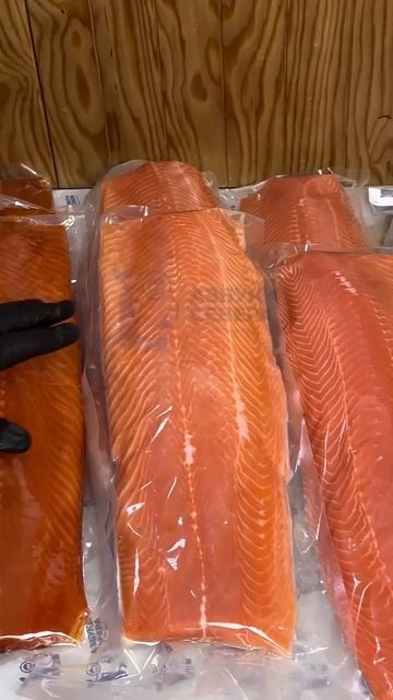 Начинаем день с поставки рыбных деликатесов 😘 #еда #обзор #рыба смотреть онлайн