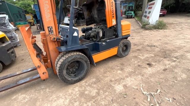 Chiếc xe nâng toyota 2.5 tấn cũ cực đẹp, phục vụ nâng vlxd,nâng gỗ,vô cùng bền bỉ, giá rẻ 092868234 смотреть онлайн