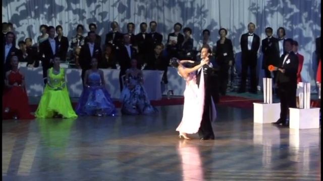 日本國 華爾滋 指定舞步 16小節 世界冠軍 為妳演出 Arunas & Katusha & Mirko & Alessia & Paolo& Siliva-2009 смотреть онлайн