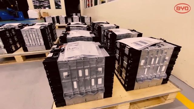 Conheça a fábrica de baterias de fosfato de ferro-lítio da BYD do Brasil смотреть онлайн