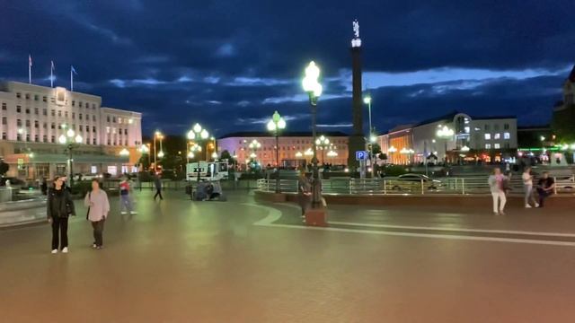 ЯХR - ночь, площадь Победы, вышли прогуляться перед сном. Сентябрь, тёплые вечера:)😁🔥