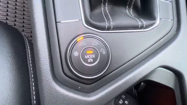 2022 Volkswagen Taos SE AWD with IQ drive and panoramic sunroof смотреть онлайн