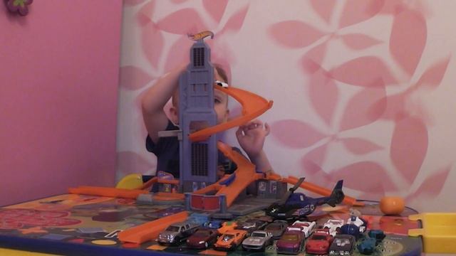 Hot Wheels трек Небоскреб.Хотвилс смотреть онлайн
