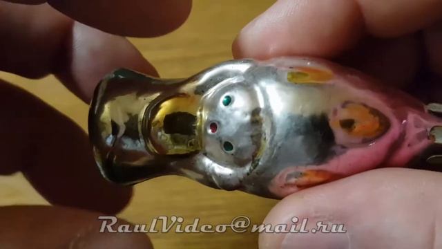 Елочная игрушка Девочка в шапке, переднике и руками вверх Стекло смотреть онлайн