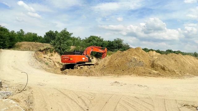 Terminator. Hitachi ZX 300 www.tolnahomok.hu смотреть онлайн