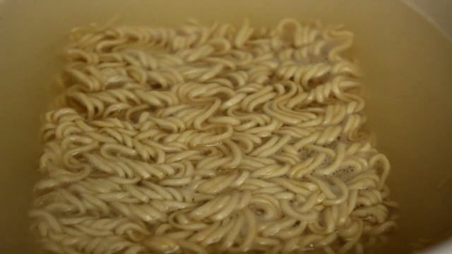 Hmong Food: How to eat good Ramen/MaMa Noodle смотреть онлайн