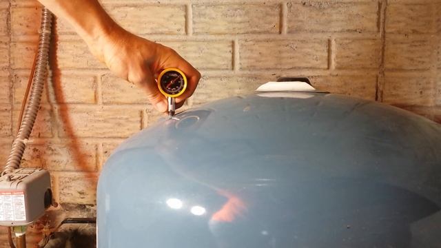 Low water pressure in house? Check water tank pressure! смотреть онлайн