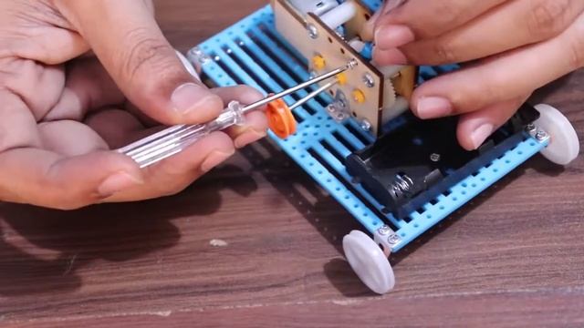 Amazing Tank DIY Toy | Mini Gear DC Motor Car Tank DIY смотреть онлайн