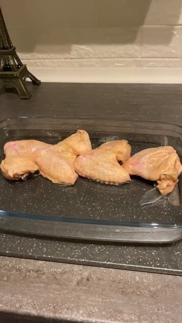 Куриные крылышки в духовке 😋 #nuriyafood #shorts #shortvideo смотреть онлайн