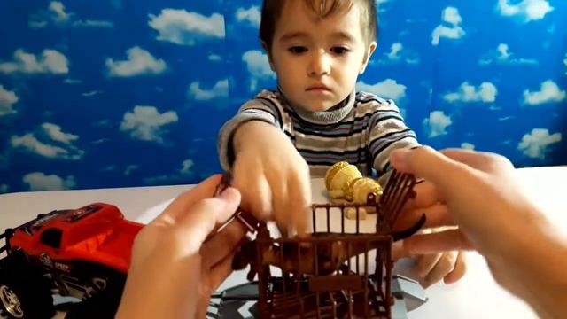 Машинка с прицепом в клетке динозавр обзор видео для детей.... смотреть онлайн