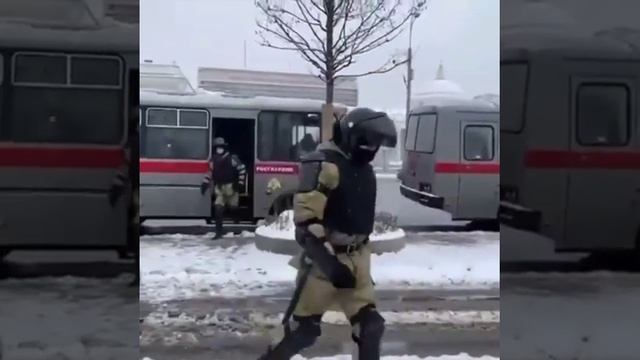 Москва, район станции метро "Сухаревская". Уже начались задержания 📣 смотреть онлайн