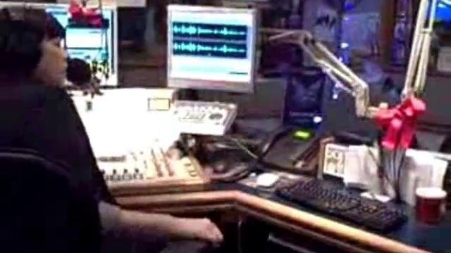 Jennifer White Interviews Adam Lambert (12-3-09) смотреть онлайн