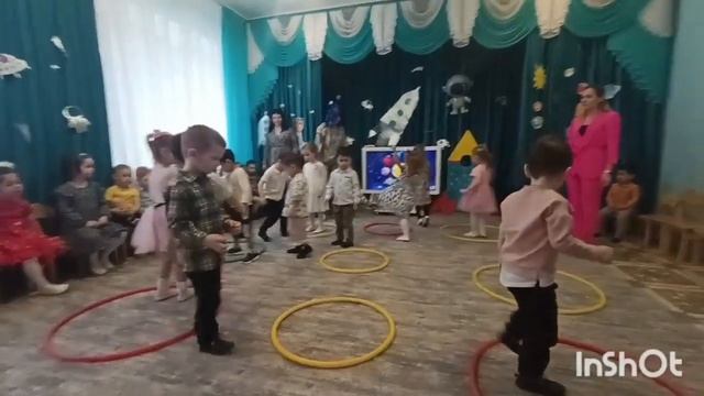 День космонавтики в младшей и средней группе МДОУ №3 "Сказка" ДО "Калинка" смотреть онлайн