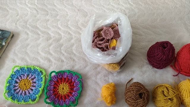 Вязовлог #7. Вяжу снова бабушкины квадраты. Кавказская пряжа. Вдохновилась на плед. смотреть онлайн