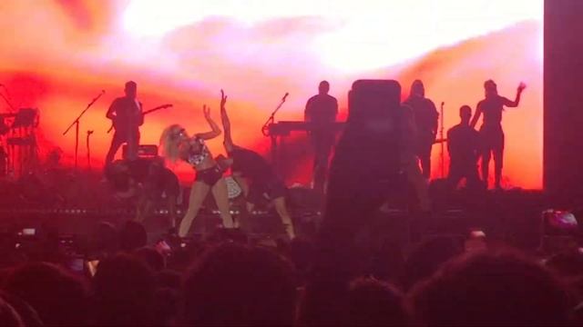 Rita Ora Lonely Together смотреть онлайн