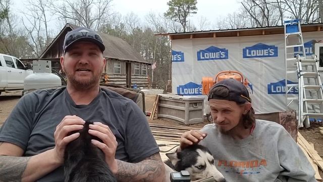 FIRST LOOK TINY HOUSE SIDING couple builds, tiny house homesteading, off-grid cabin build DIY HOW T смотреть онлайн