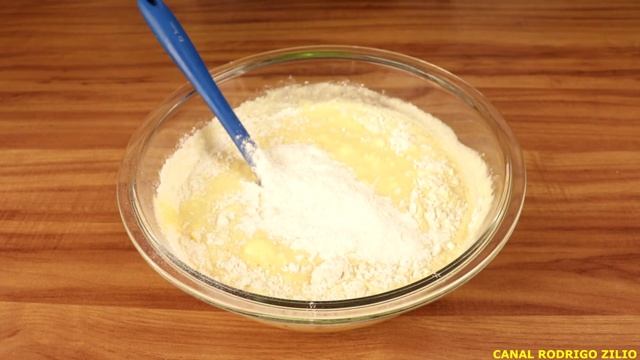 As pessoas quase não conhecem esse bolo, mas em casa todos gostaram! смотреть онлайн
